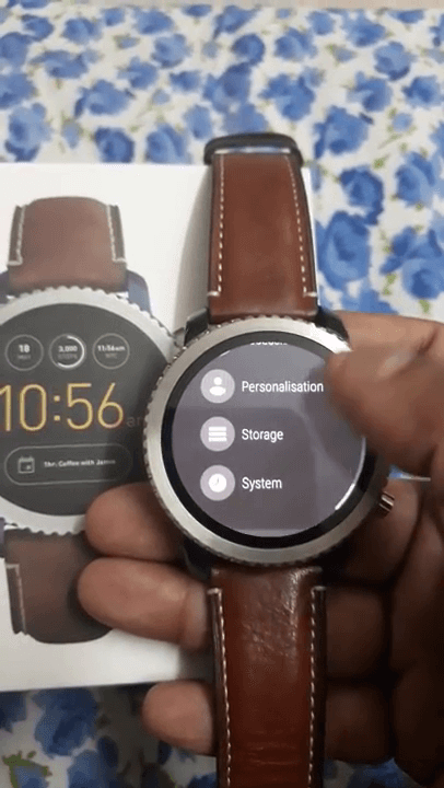 Sélectionnez Système sur la smartwatch Fossil
